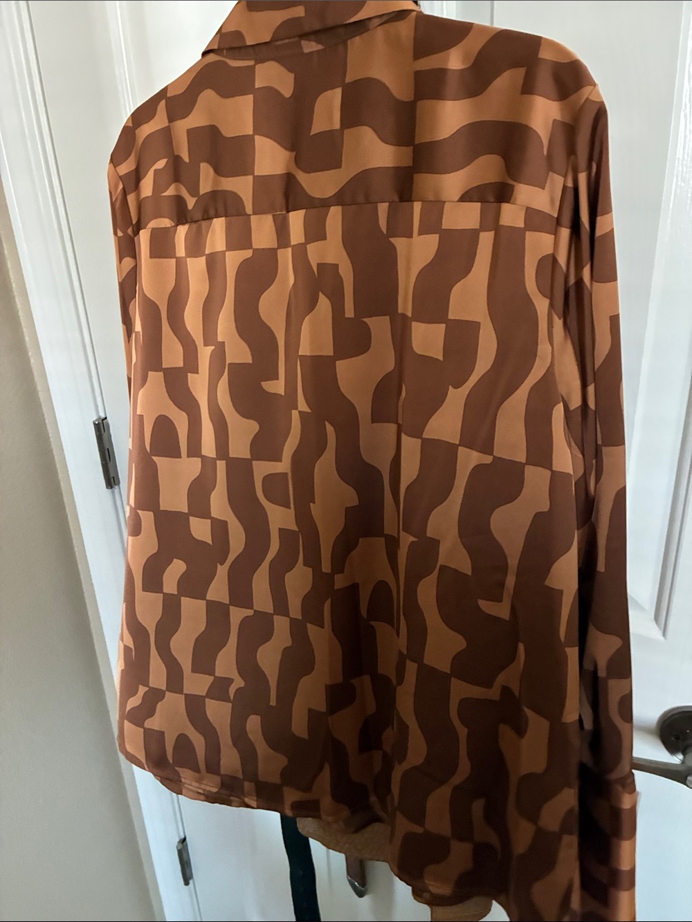 Worthington Brown Geometric Button-Up Shirt long sleeve Never worn!!! - Picture 3 of 4